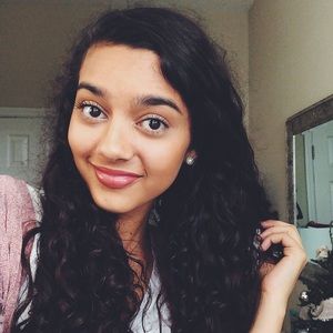 Meet your Posher, Elizabeth